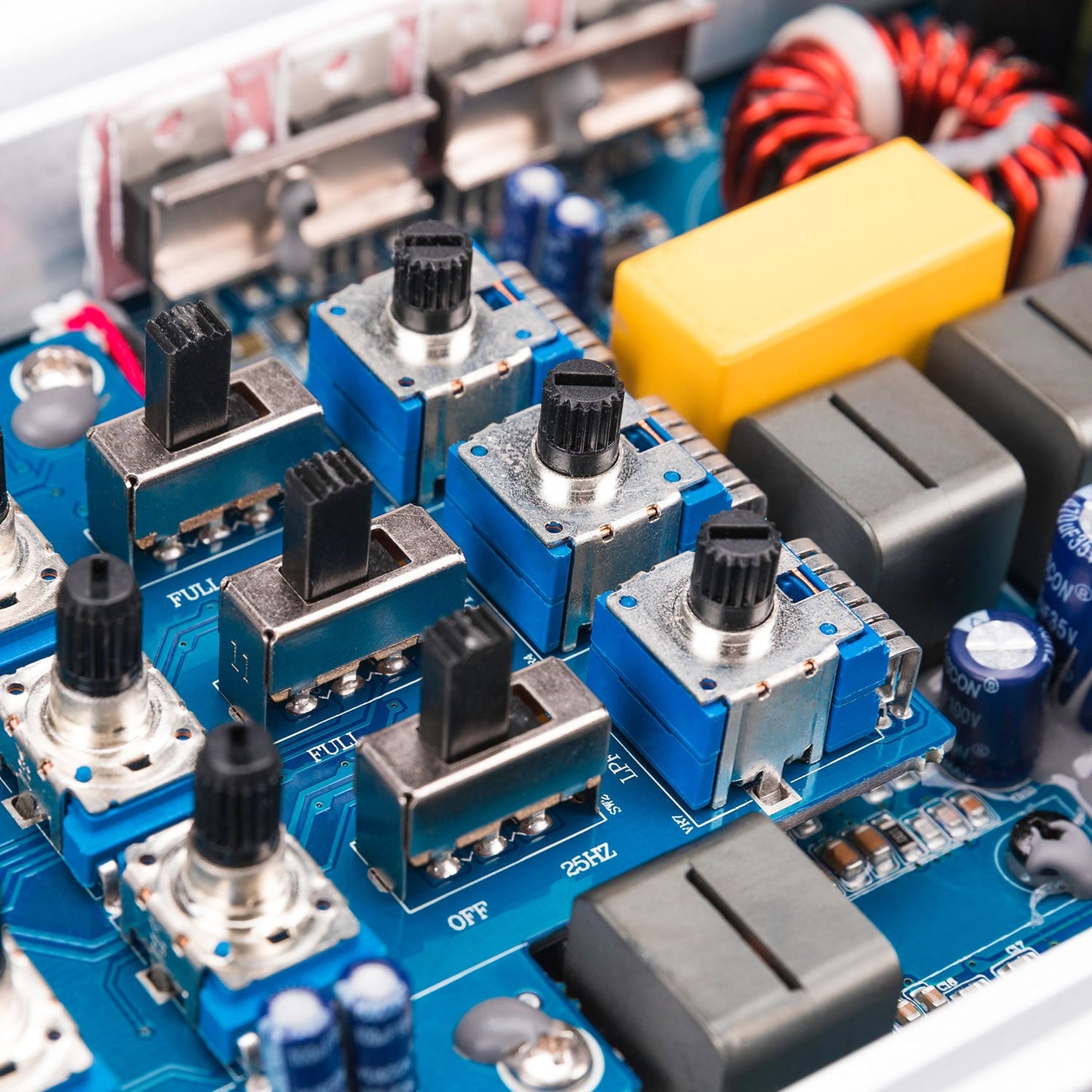 MB Quart NA3-560.4 Nautic 560 Watt 4-Channel Amplifier